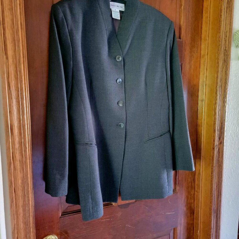 Jones Wear Jacket and skirt